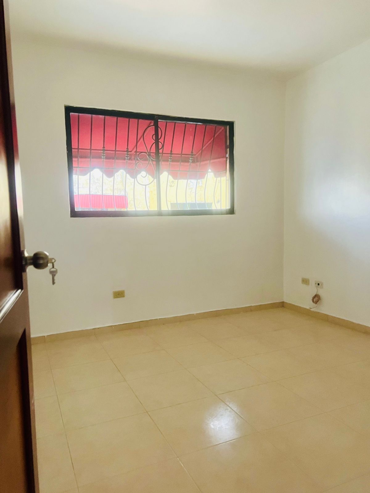 apartamentos - Alquiló millón piso 4 con tres hab dos parqueos  5