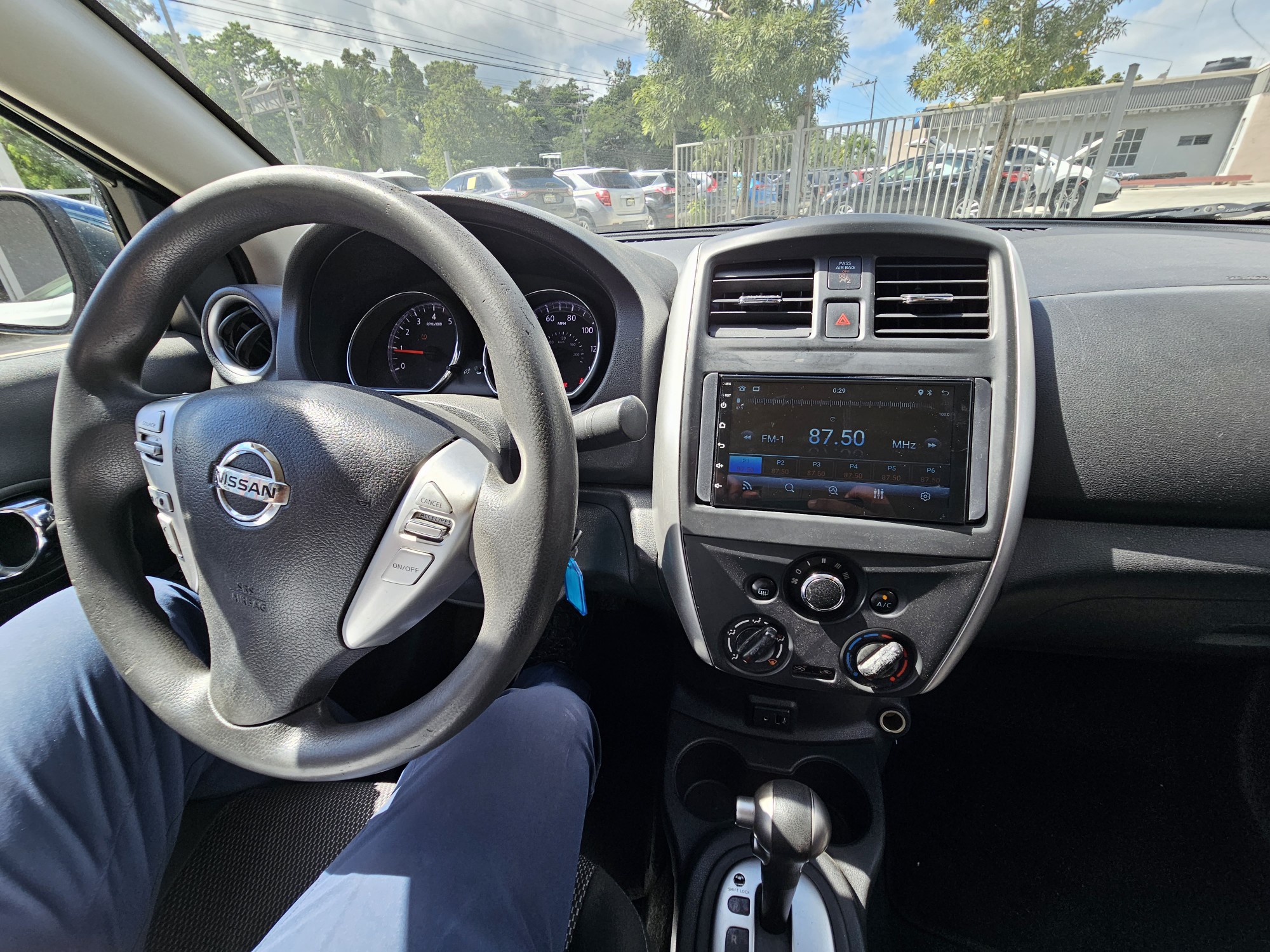 carros - Nissan Versa 2017 Americano  8