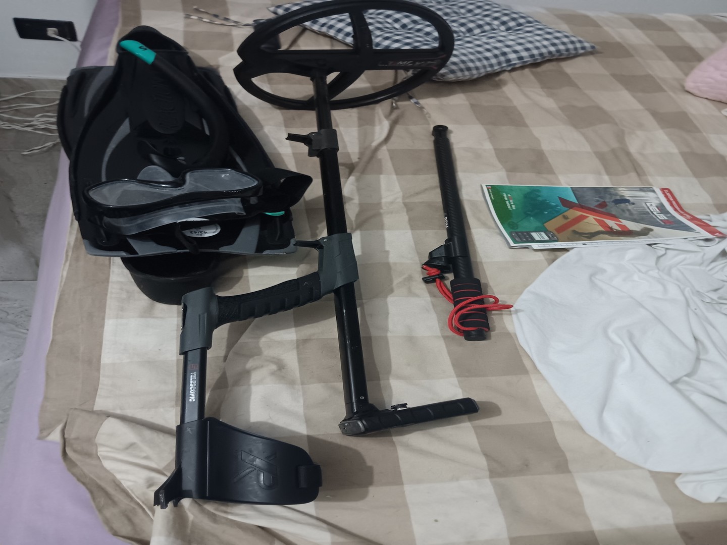 hobby y coleccion - Vendo detector deus 2 , sumergible hasta 20 metros, con cascos oseos aletas gafa