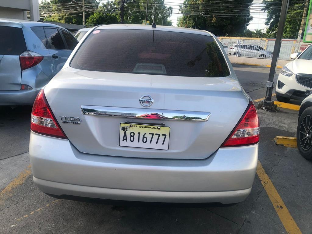 carros - Venta Nissan Tiida 2013 como nuevo 1