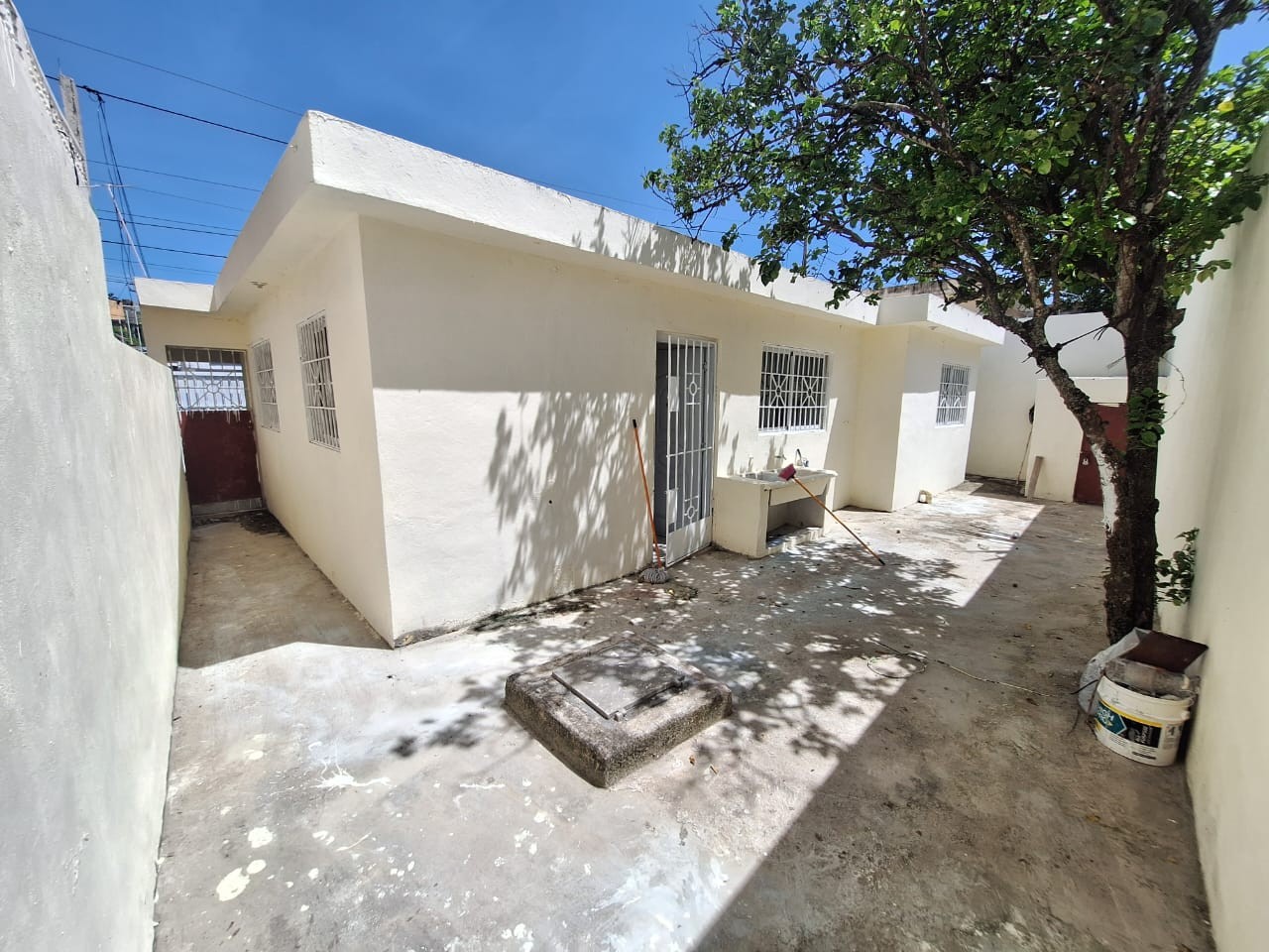 casas - Casa en venta, bonita con patio, en Santo Domingo Norte.
