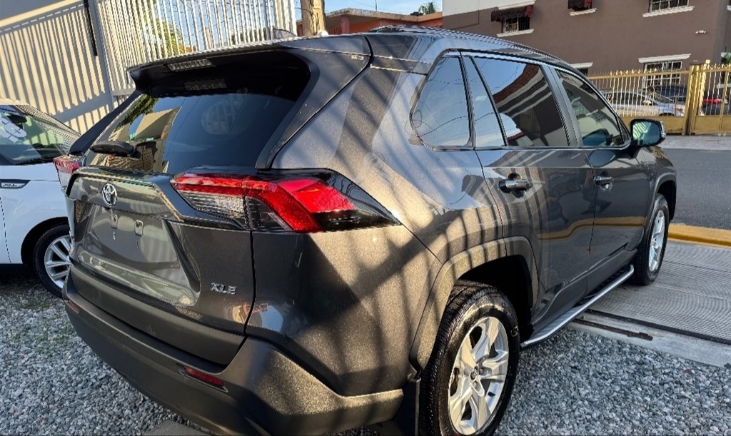 jeepetas y camionetas - 2021 Toyota Rav4 XLE  6