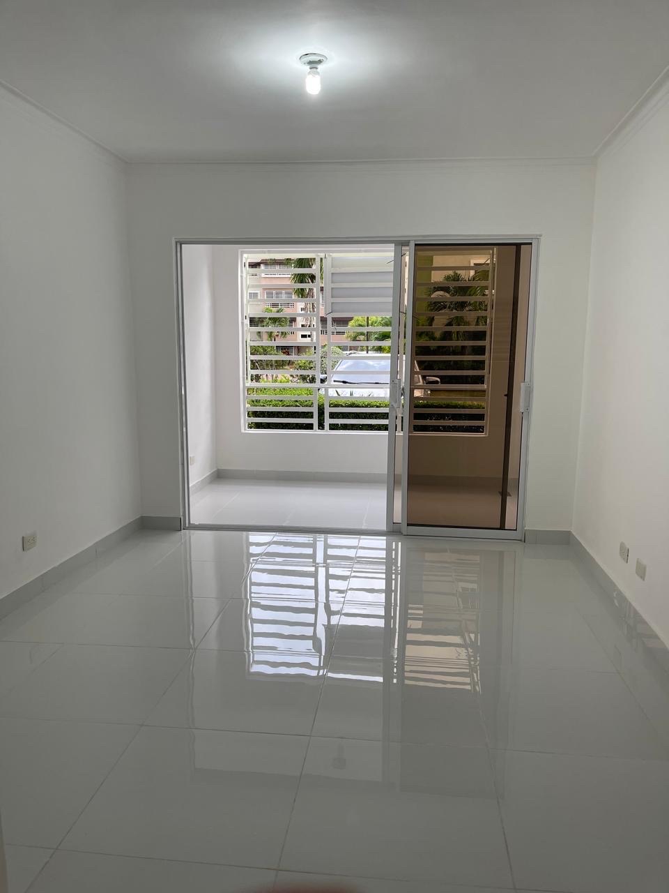 apartamentos - venta de apartamento en la autopista de san Isidro con 2 parqueos Santo Domingo  6