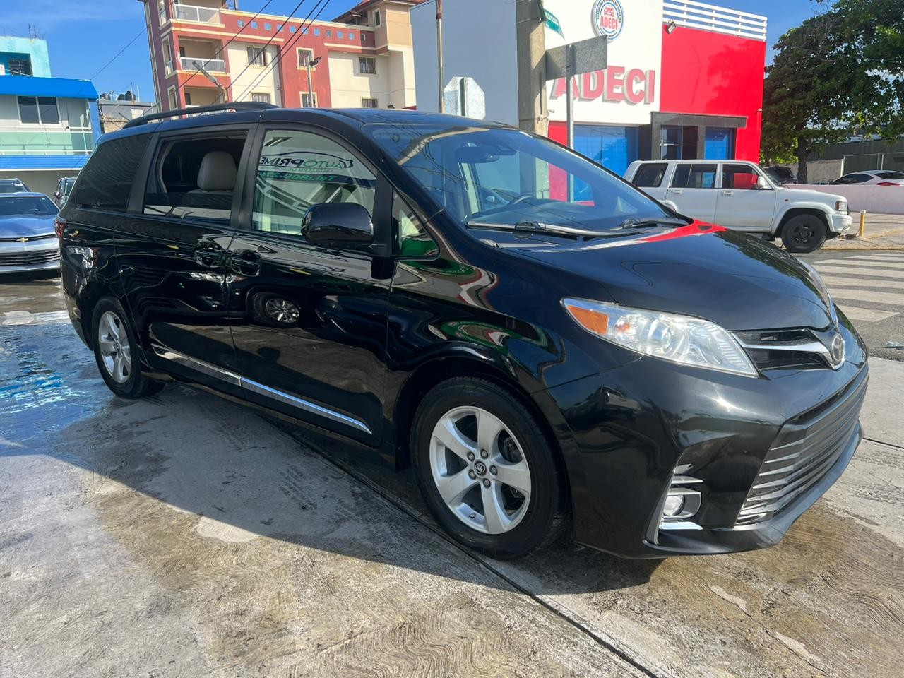 jeepetas y camionetas - Toyota Sienna LE 2018 8