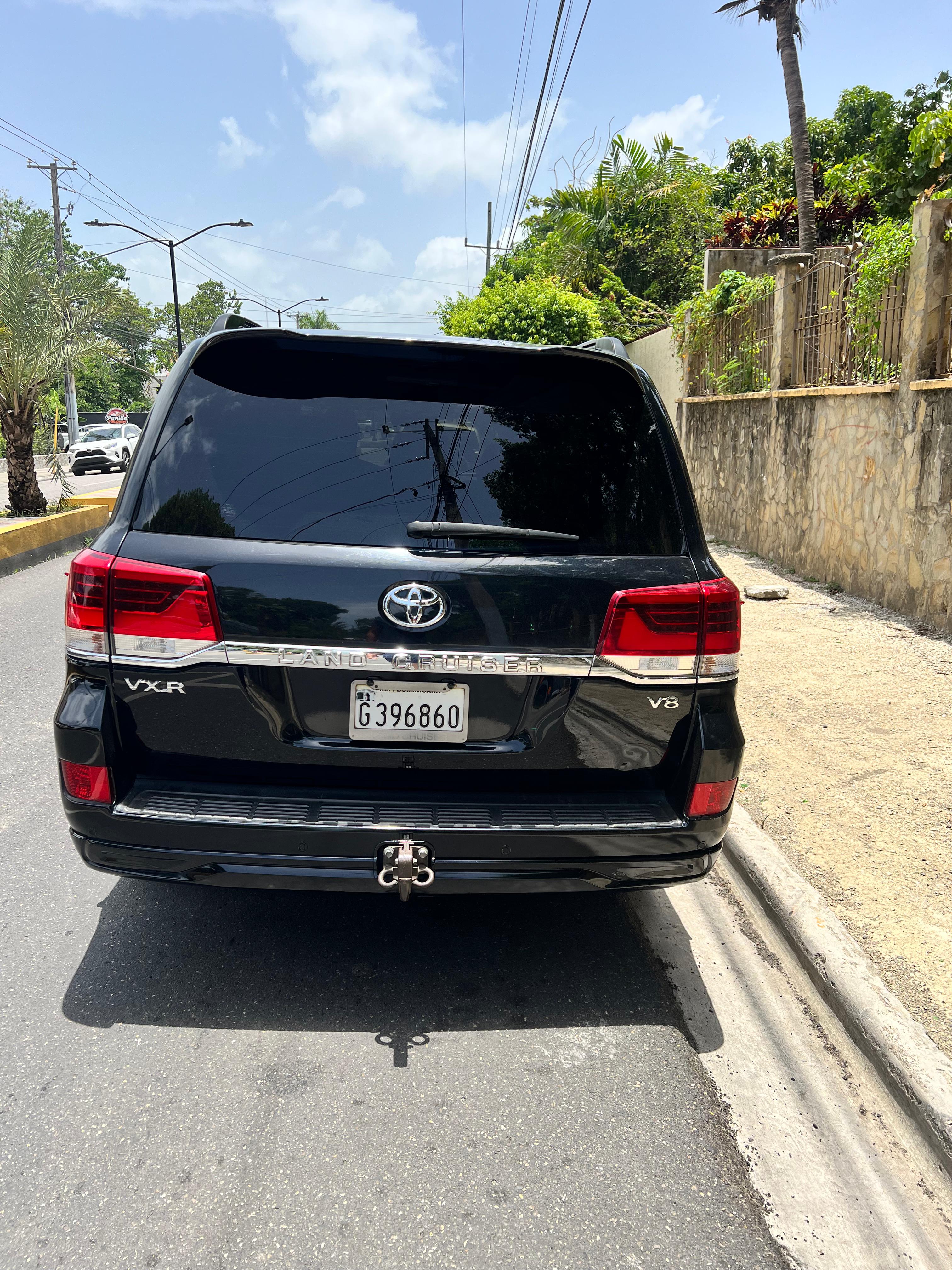 jeepetas y camionetas - Toyota land cruicer vxr 2017 3