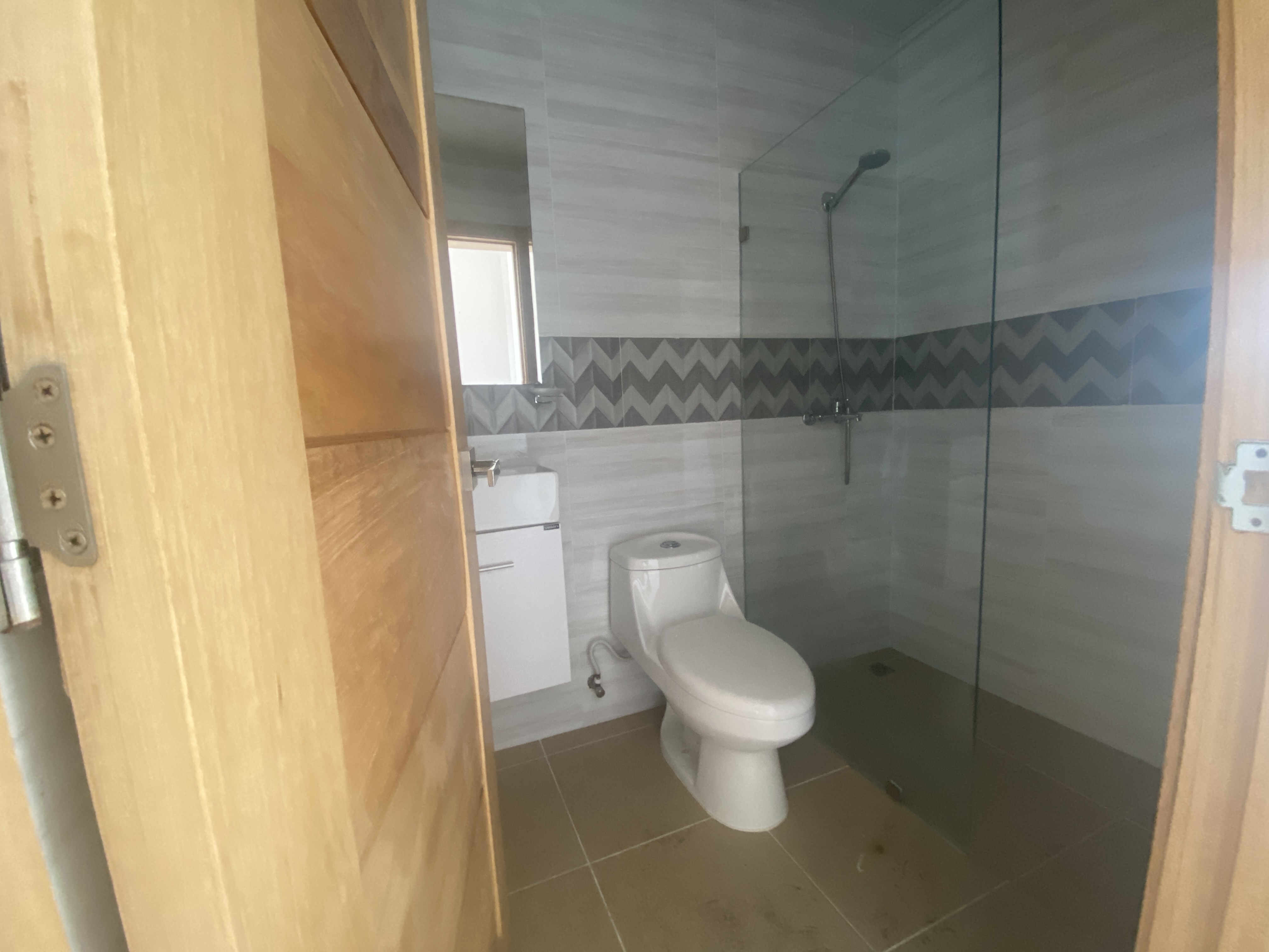 apartamentos - Espacioso apartamento casi nuevo en Sto.Dgo. Este 5