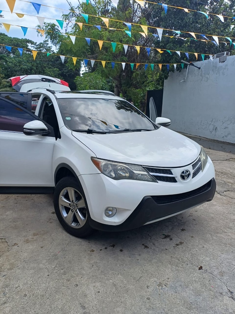 jeepetas y camionetas - Toyota RAV4 2015 XLE 
