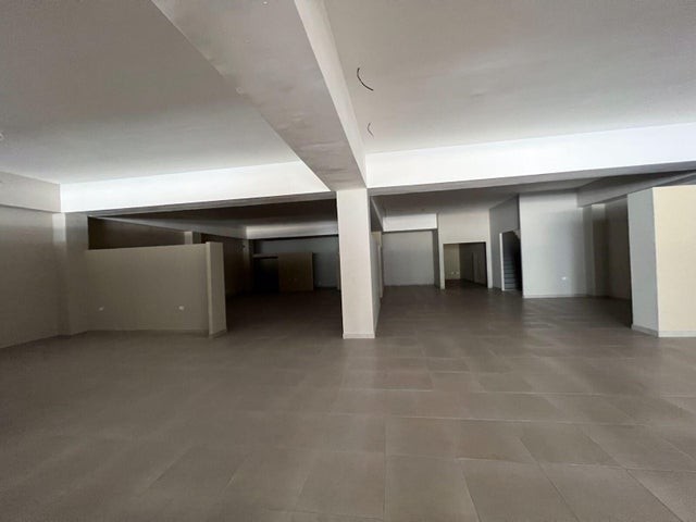 oficinas y locales comerciales - Edificio en alquiler Ensanche Naco #24-581 uso comercial con 6 niveles, ascensor 6