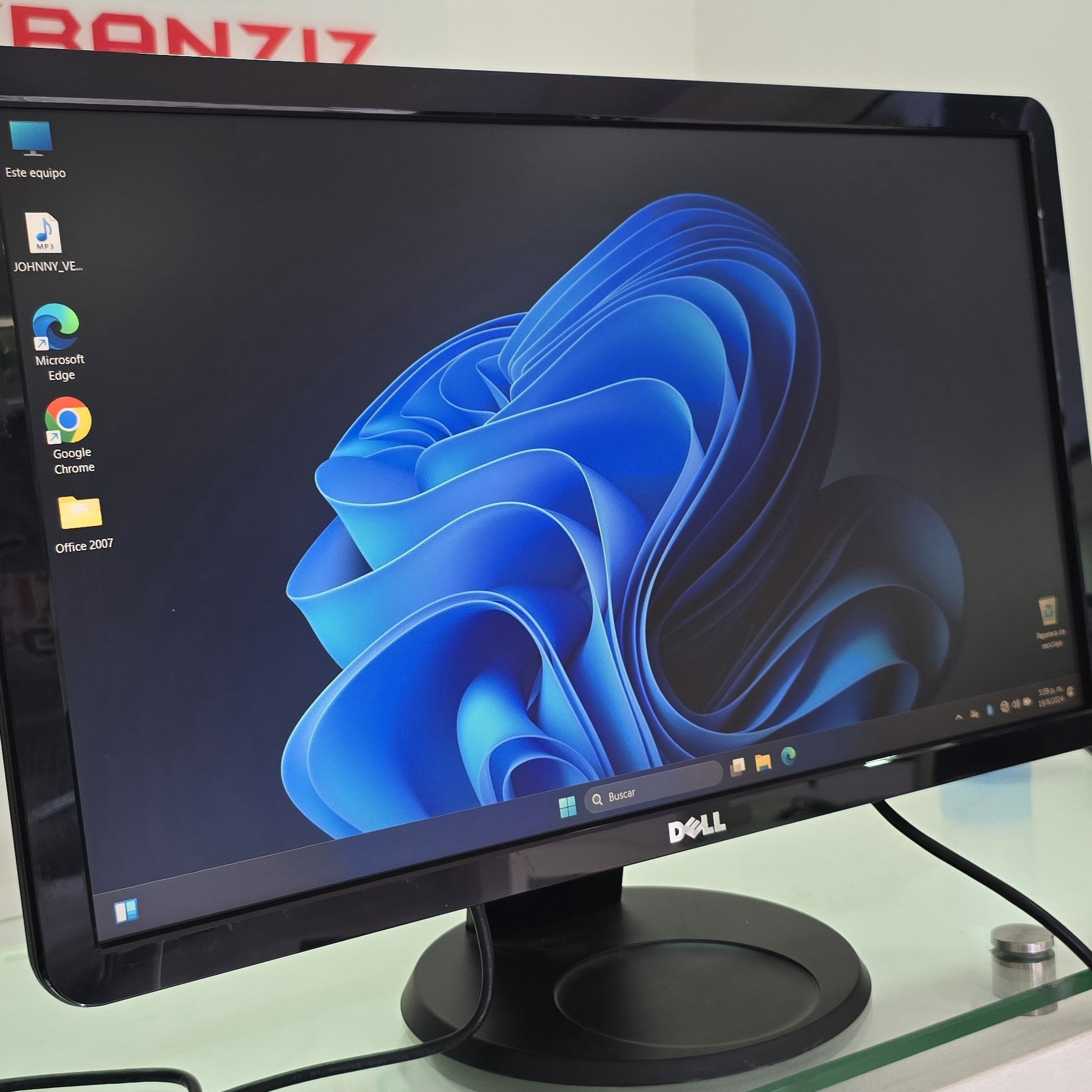 computadoras y laptops - Monitor Dell 24 Pulg Full 1080p hdmi Trae Salida de Audio