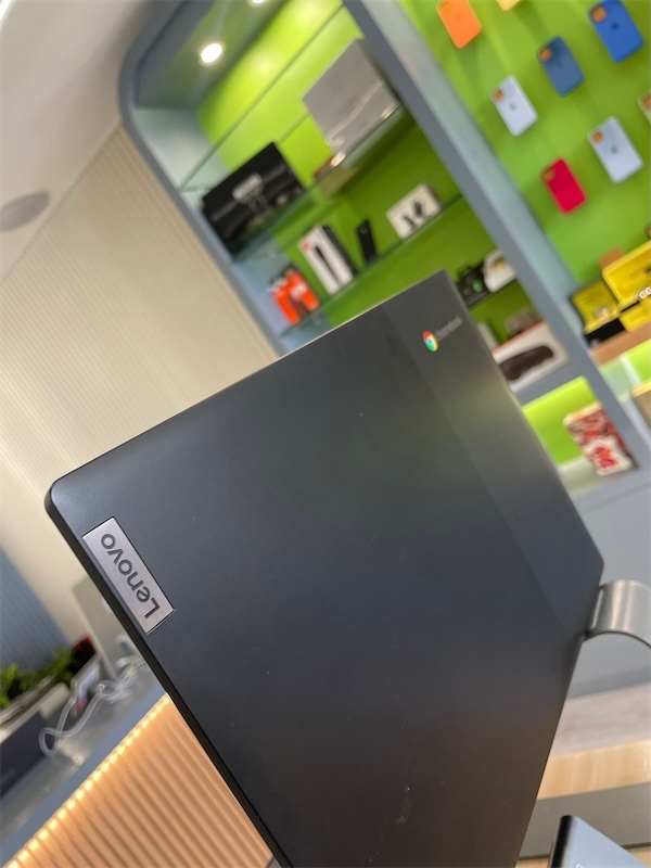 computadoras y laptops - Laptop Lenovo Chromebook ideapad 3 AMD A6-9220c con 4Gb de ram 32Gb EMMC nueva 1