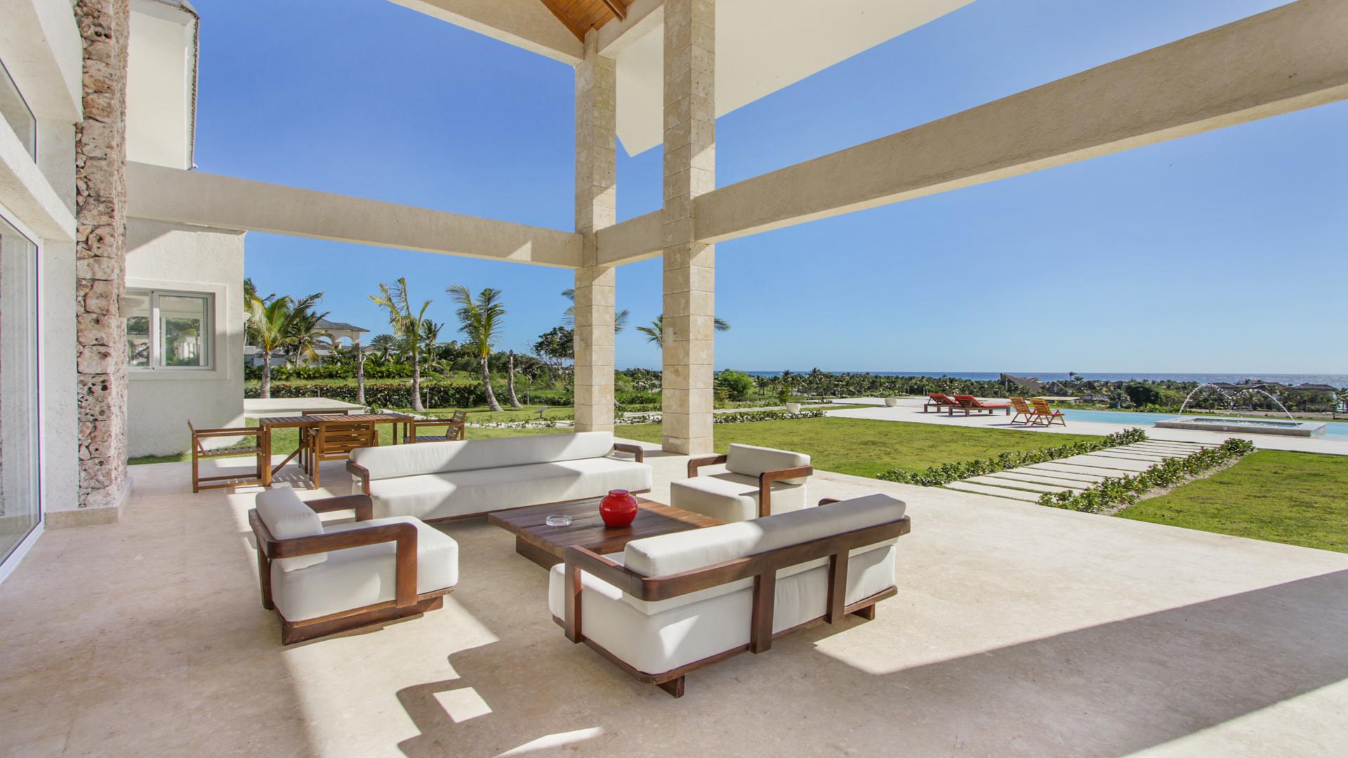 casas vacacionales y villas - Villa Majestuosa en Cap Cana 6 Habitaciones, Vista al Mar y Golf, Punta Espada 5