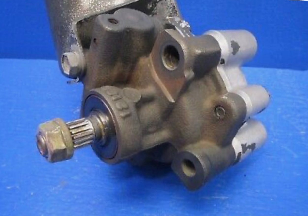 repuestos - Vendo Bomba hydraulica para Toyota 1998 4Runner power steering pump 1