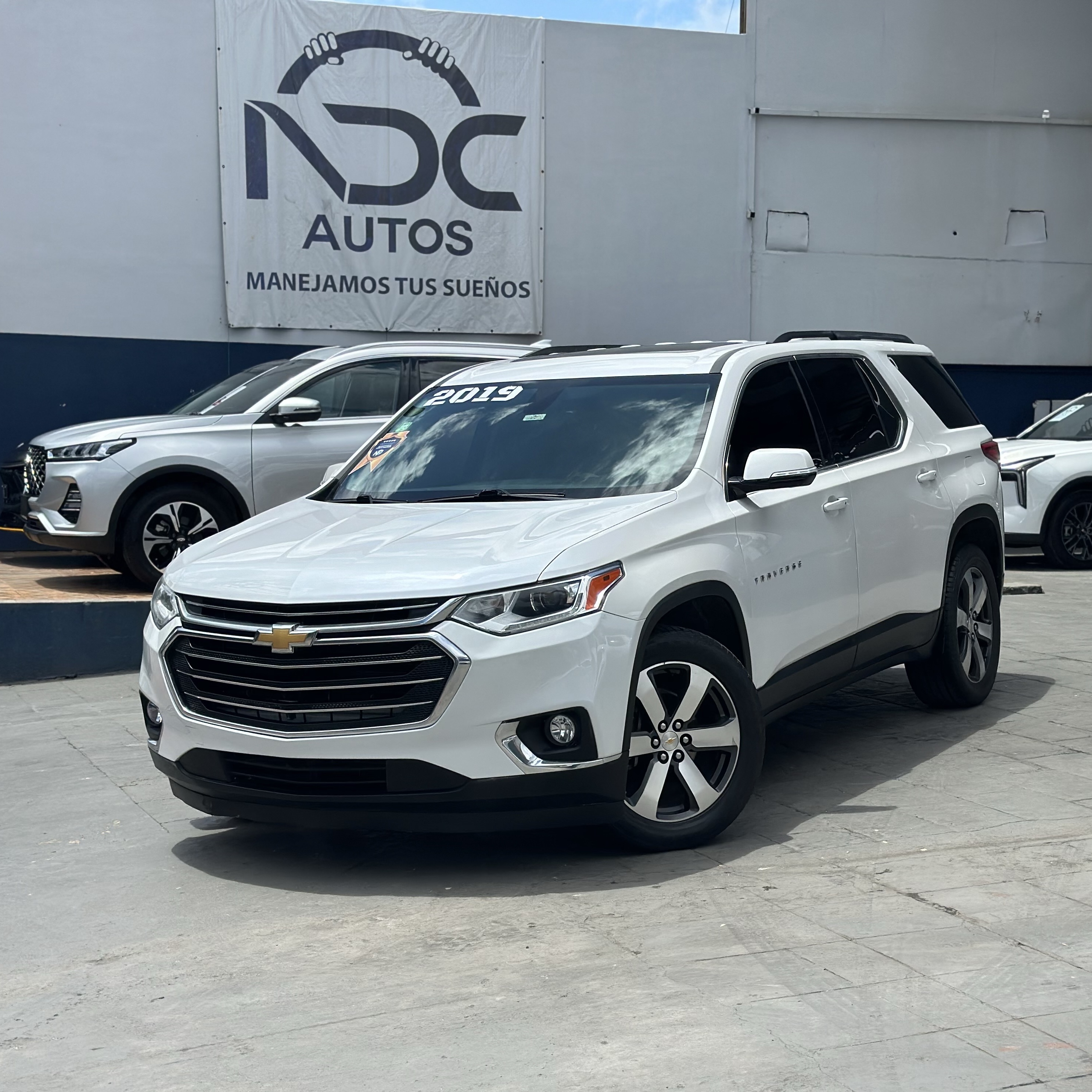 jeepetas y camionetas - CHEVROLET TRAVERSE LT 2019