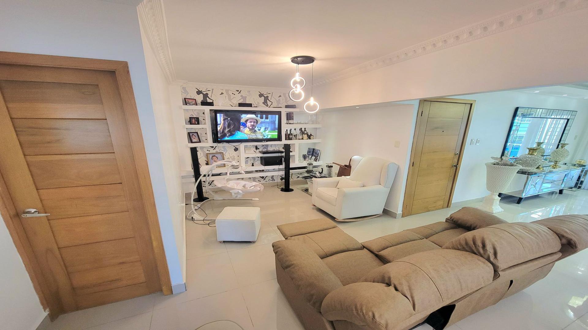 apartamentos - Venta de hermoso y elegante Penthouse de 3 niveles Proximo a la avenida España 8