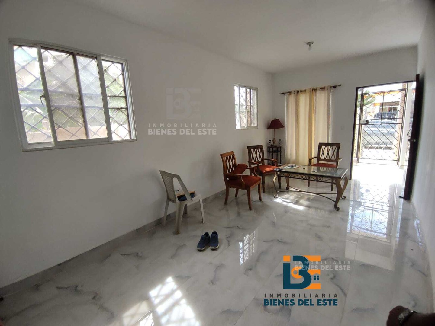 casas - en Villa Cesarina, Se Vende  Hermosa Casa , Detras de los Multi 3