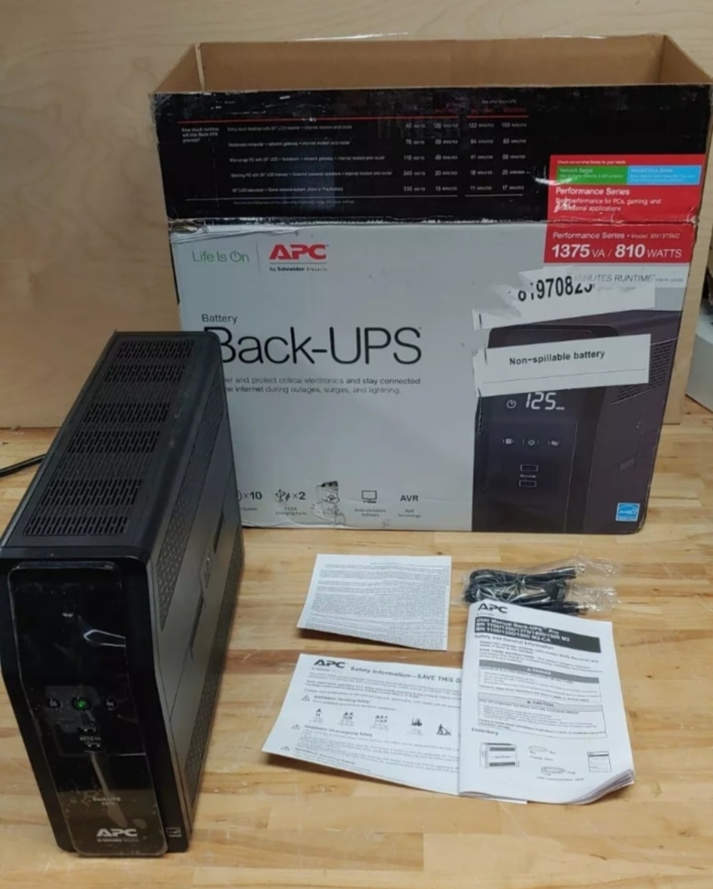 computadoras y laptops - APC Back-UPS Pro 1375 VA 810Watt