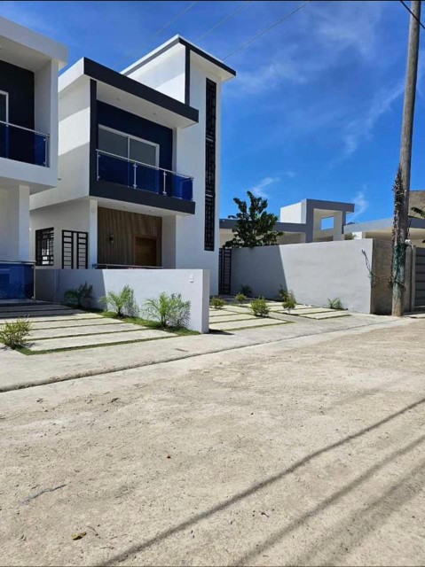 casas - Casa acogedora nueva a buen precio lista para mudarse en lugar tranquilo 0